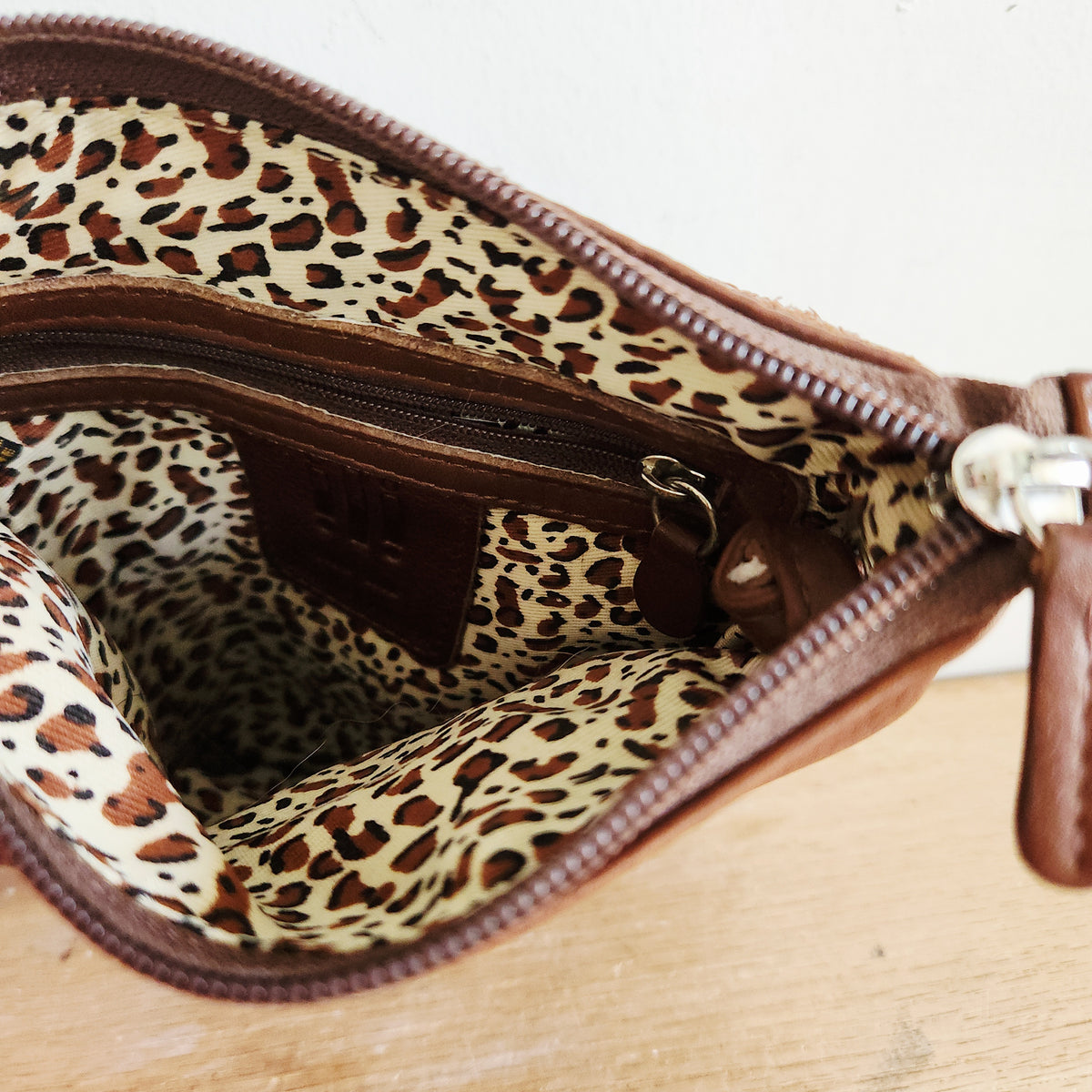 ili New York Chestnut Brown Leather Crossbody Purse