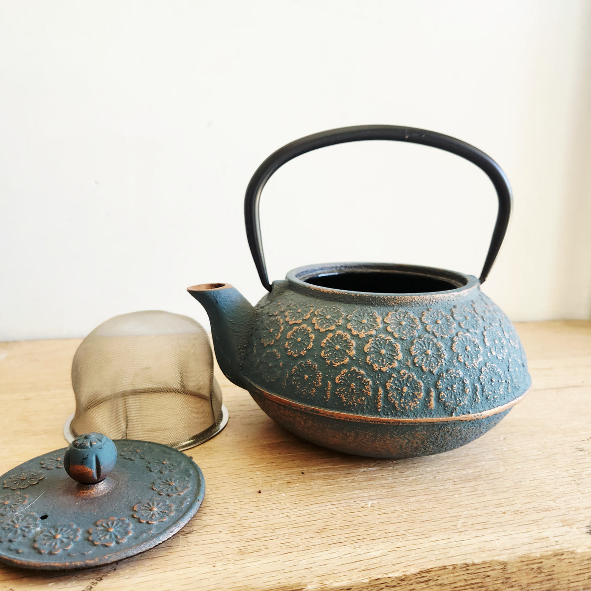 Primula Blue Floral Cast Iron Teapot LIKE NEW