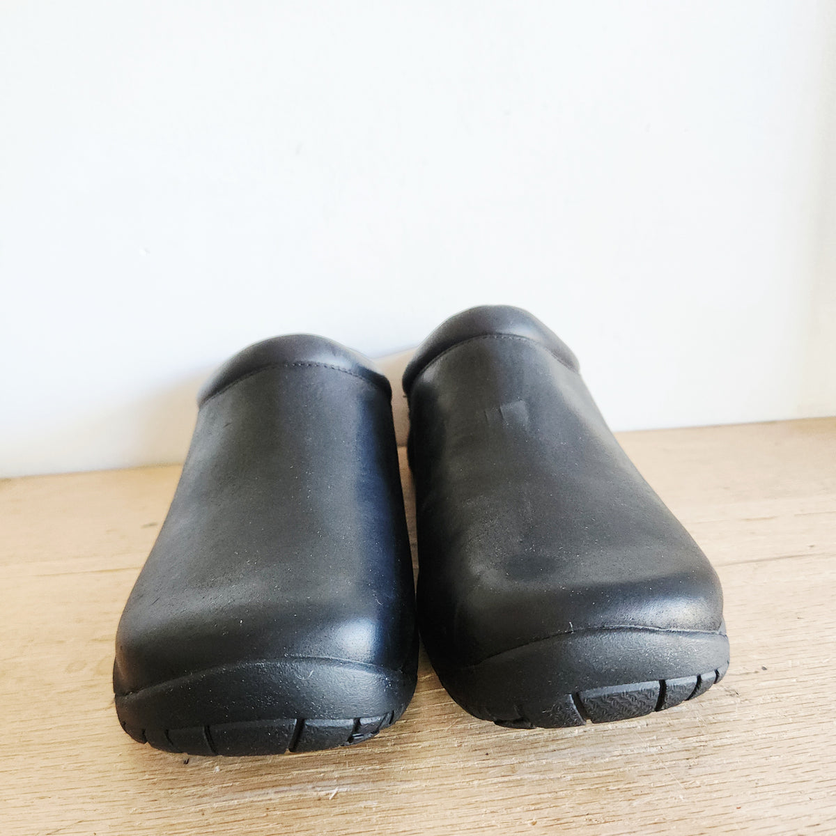 Merrell Slip On Encore Nova Clogs - size 9 Wide - Like New