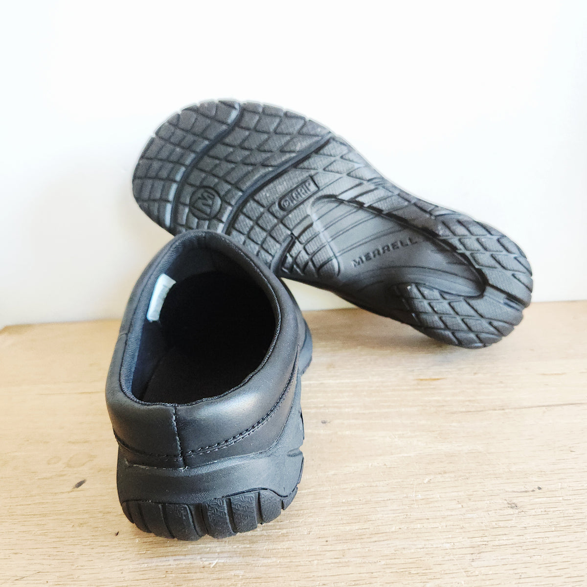 Merrell Slip On Encore Nova Clogs - size 9 Wide - Like New