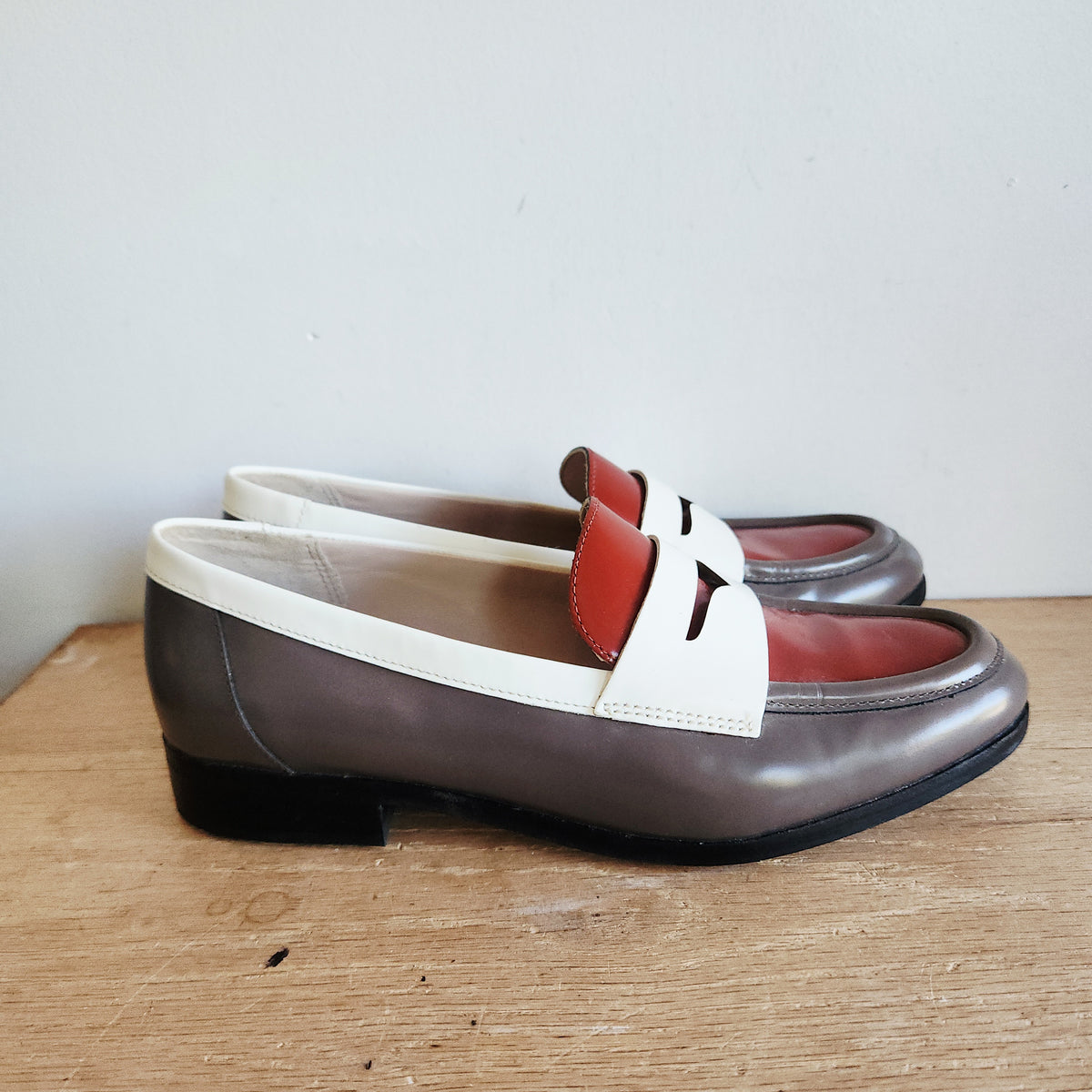 Vintage Clarks Narrative Penny Loafers - size 9 Wide Fit