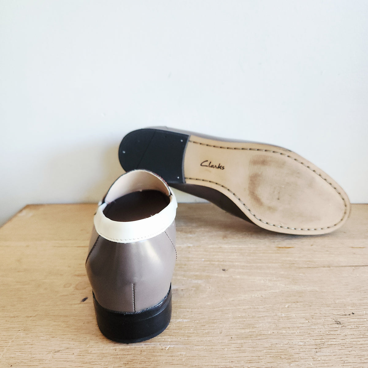 Vintage Clarks Narrative Penny Loafers - size 9 Wide Fit