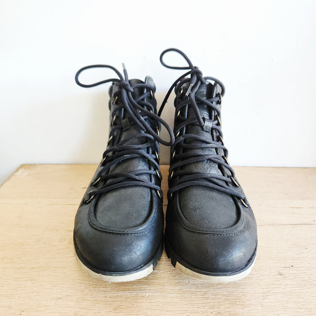 Sorel Black Lace Up Boots - size 9.5