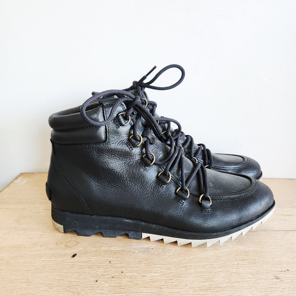 Sorel Black Lace Up Boots - size 9.5
