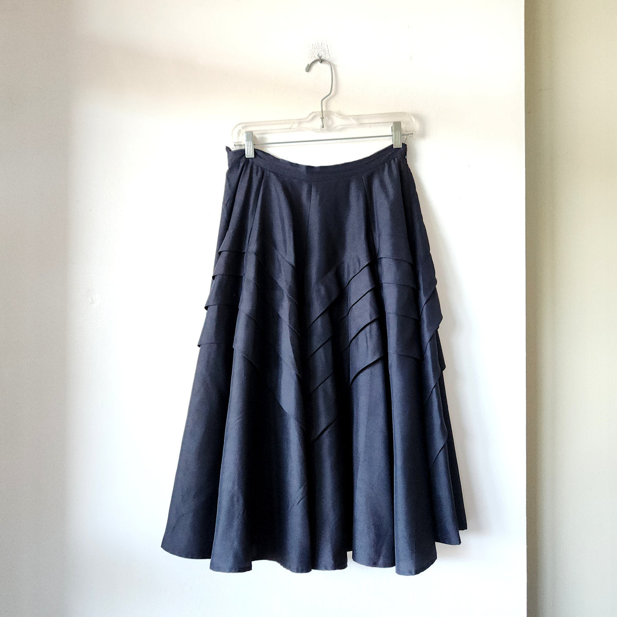Max Mara 100% Silk Midi Skirt with Tiered Detail - size 6