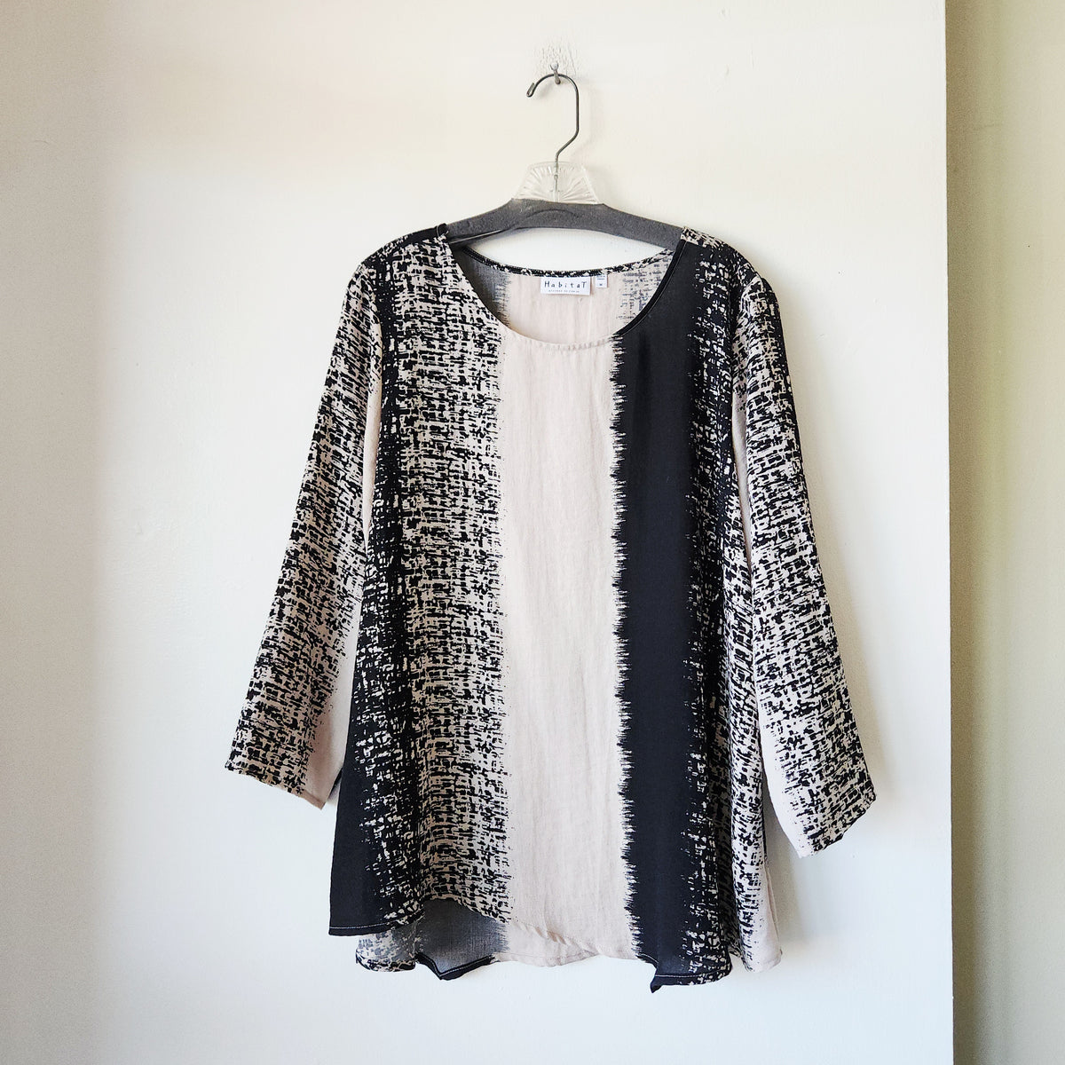 Habitat Top with Hem Details - M
