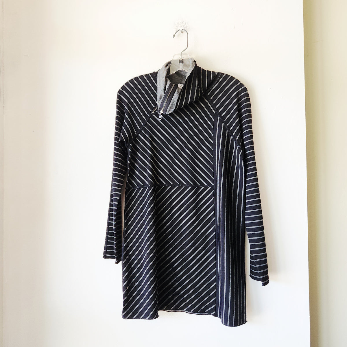 Lynne Ritche Silver Striped Tunic with Zipper Detail - XS