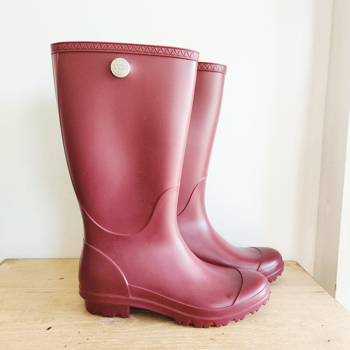 Ugg Cranberry Tall Rubber Boots - size 8
