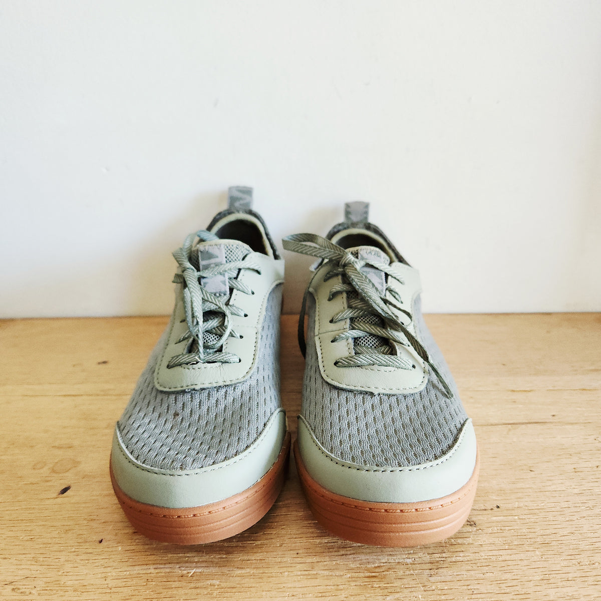 LL Bean Vacationland Sneakers - size 8M