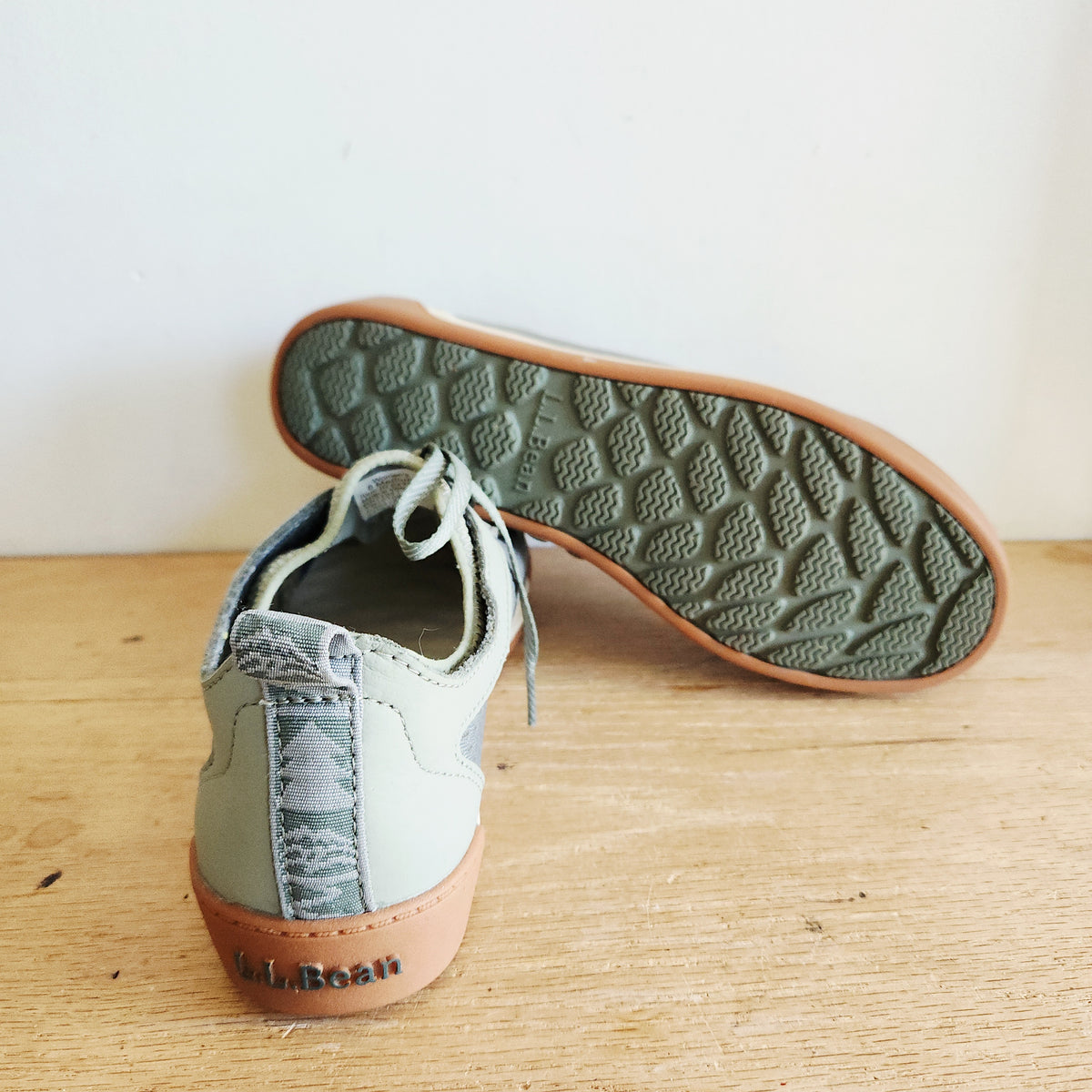 LL Bean Vacationland Sneakers - size 8M