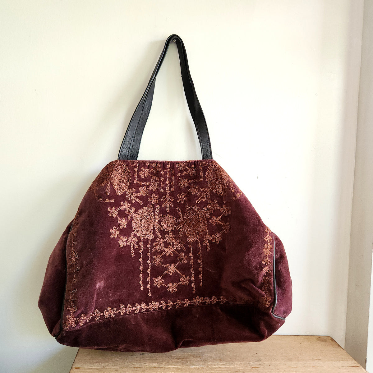 Anabaglish Large Velvet Tote with Embroidery