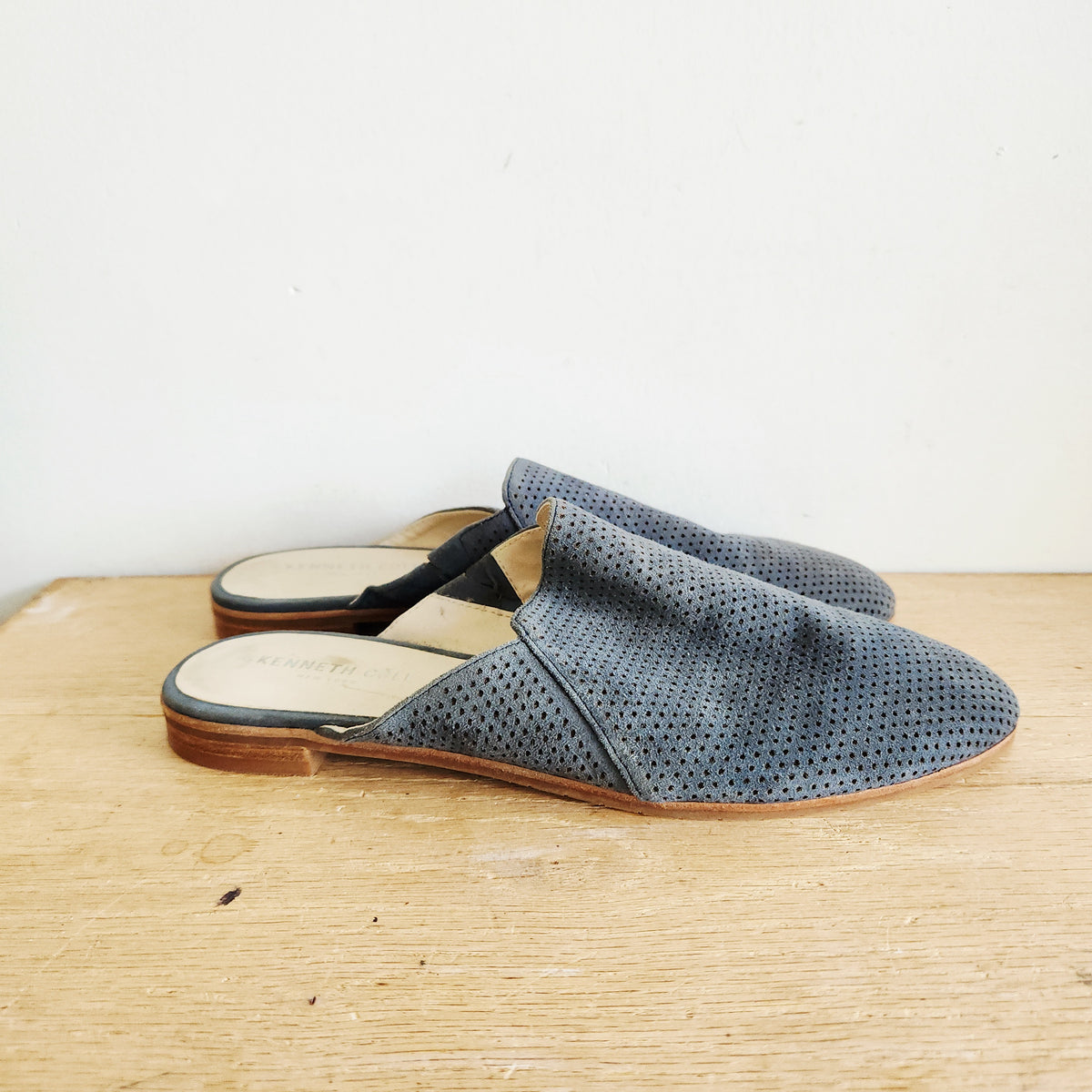 Kenneth Cole Perforated Leather Slides - size 9M