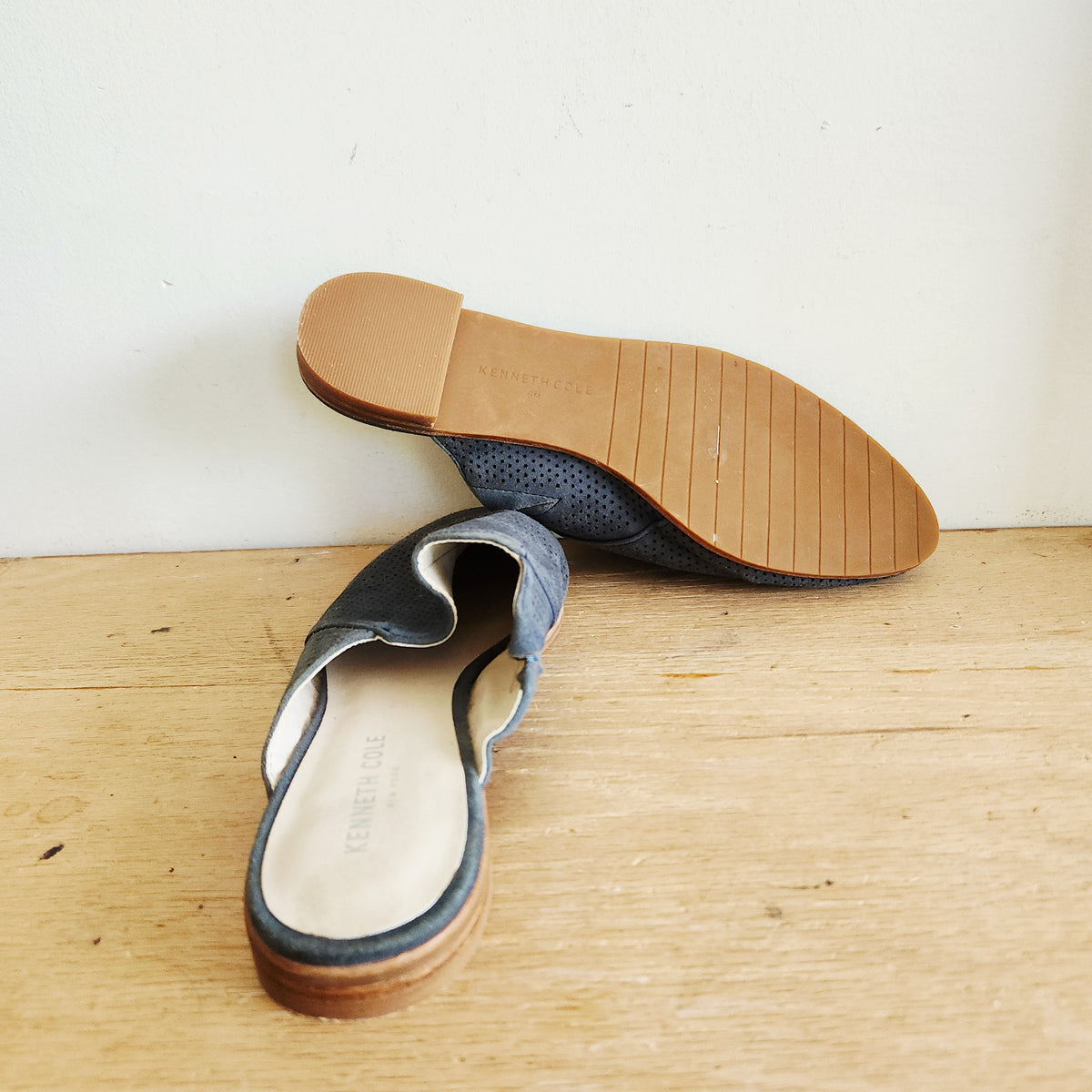 Kenneth Cole Perforated Leather Slides - size 9M