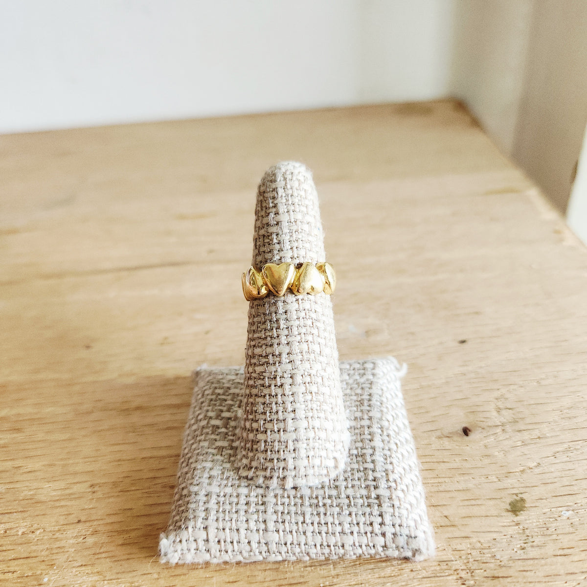 18K Gold Hearts Band Ring - size 6