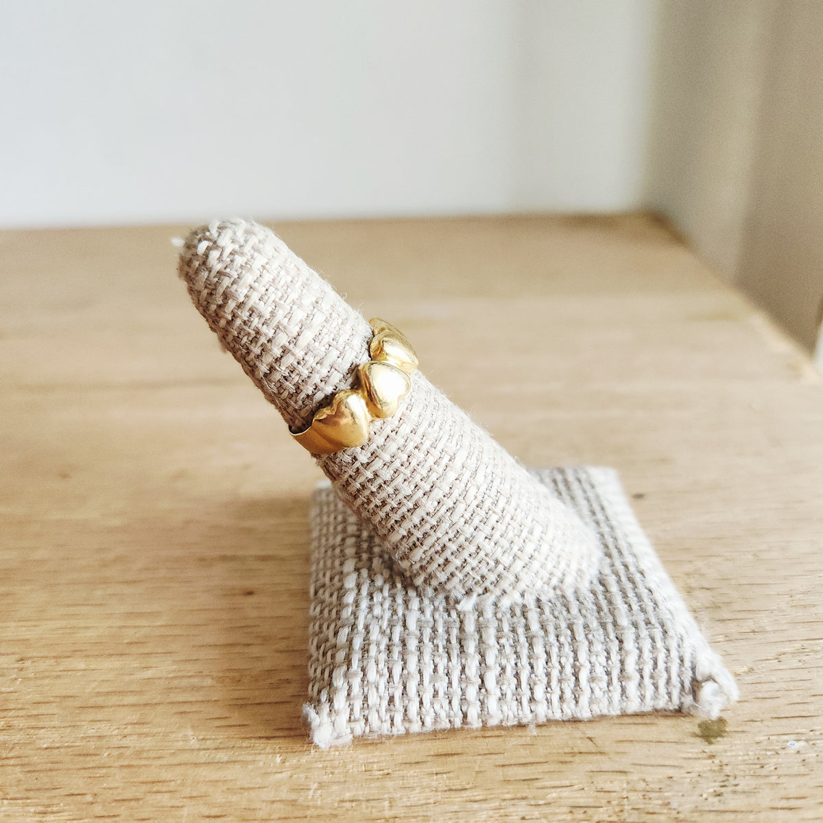 18K Gold Hearts Band Ring - size 6