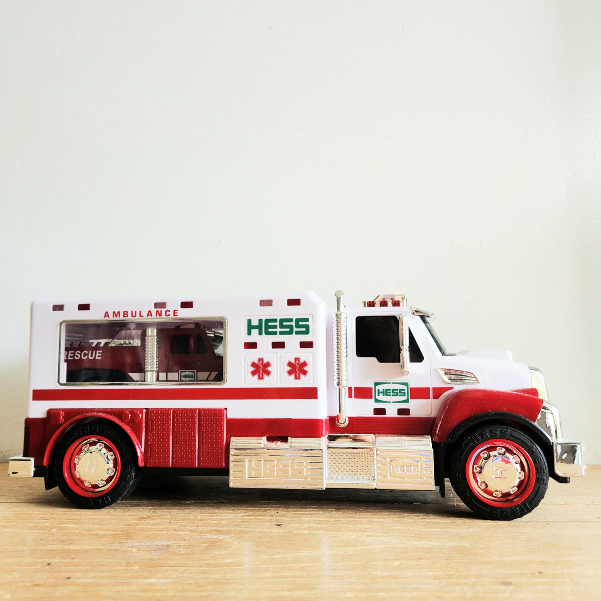 HESS 2020 Ambulance and Rescue Truck