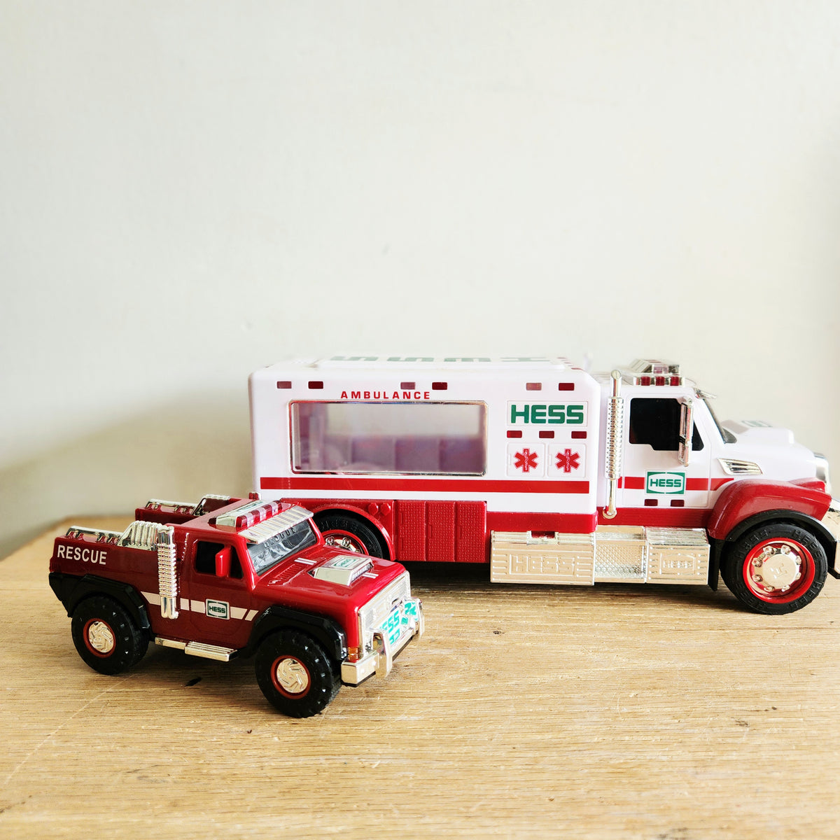 HESS 2020 Ambulance and Rescue Truck