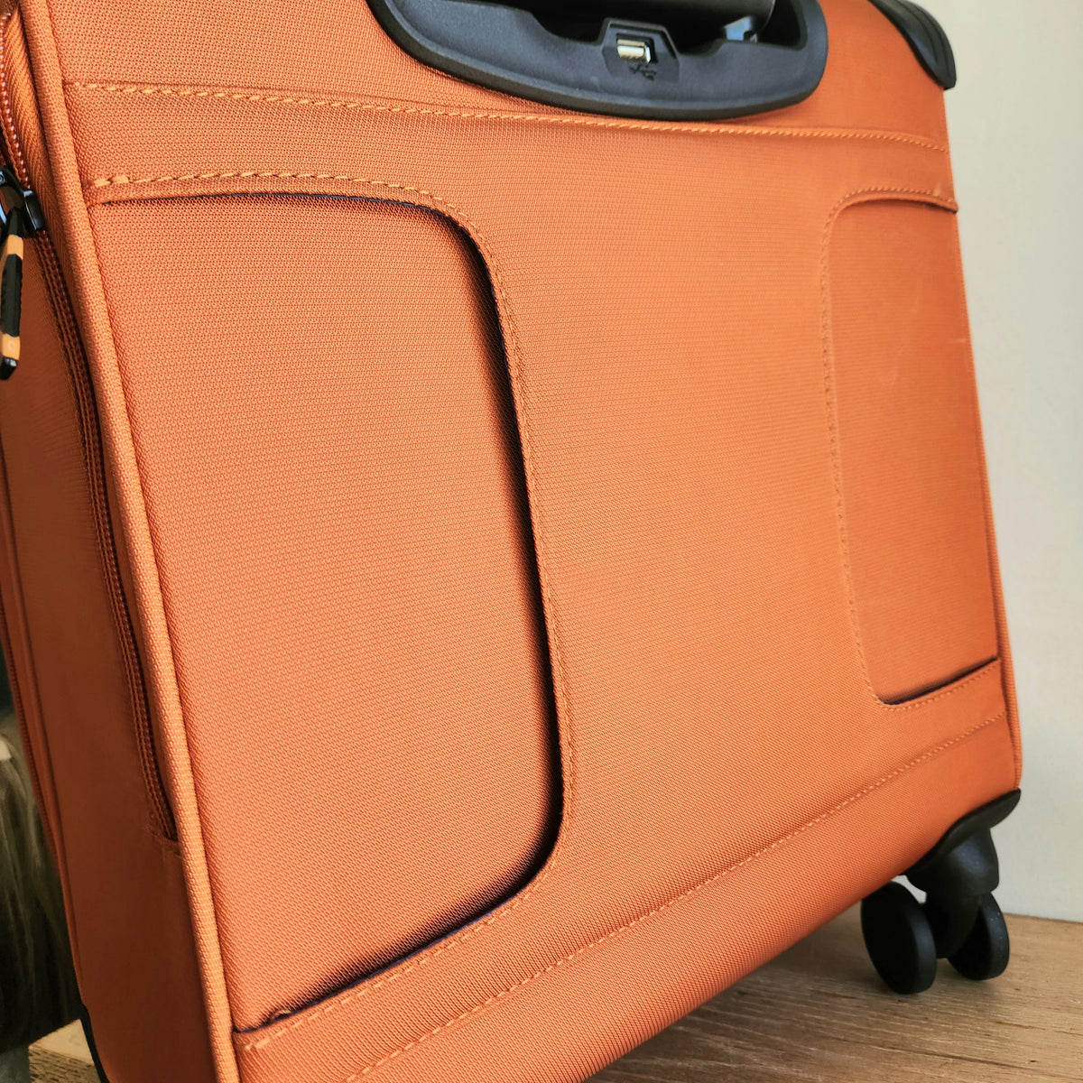 Verage Cambridge Lightweight Luggage Softside, Expandable Spinner Carry on 15"