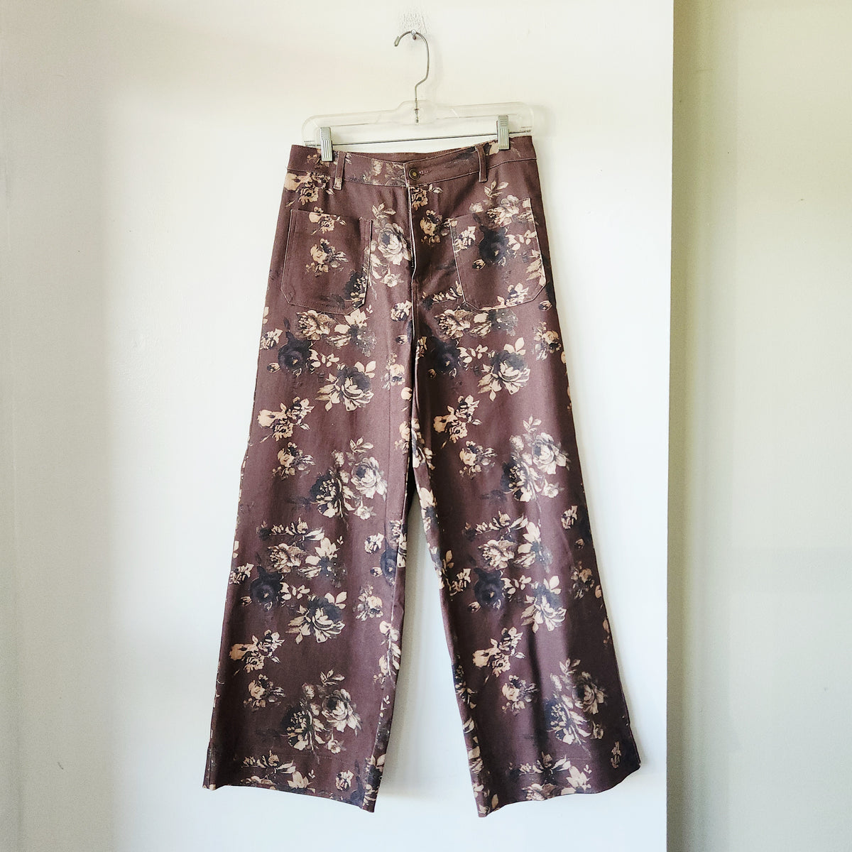 Entro Brown Jeans with Floral Motif - M