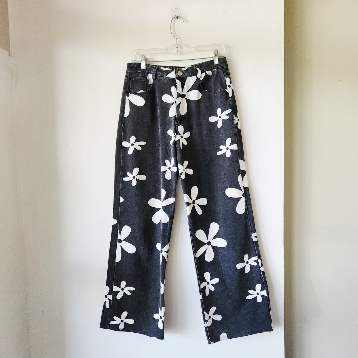BaeVely Black & White Florals Jeans - M