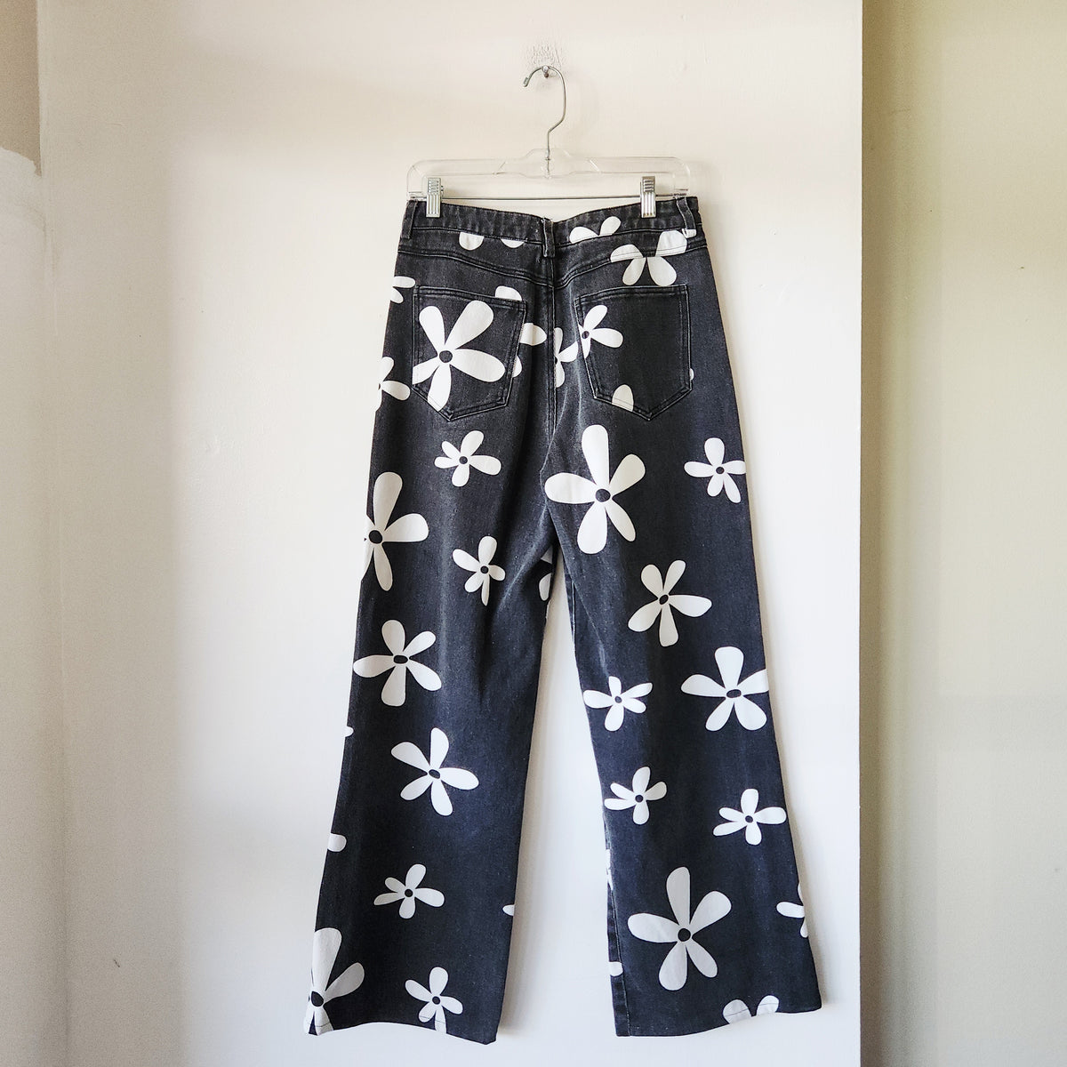 BaeVely Black & White Florals Jeans - M