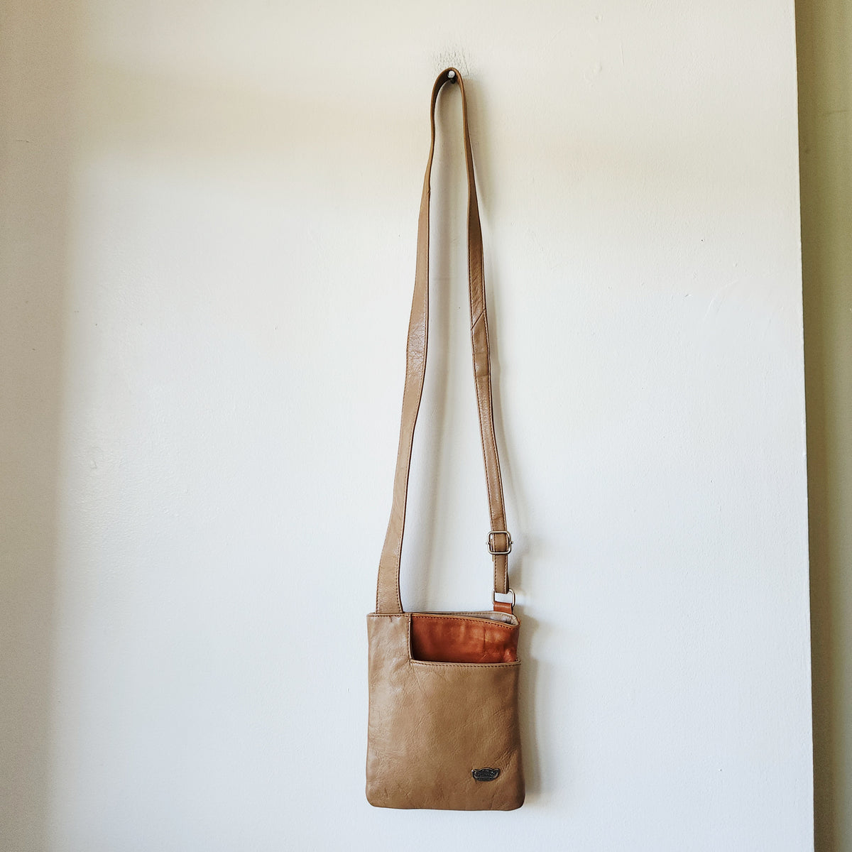 L'Artigiano Leather Crossbody Purse