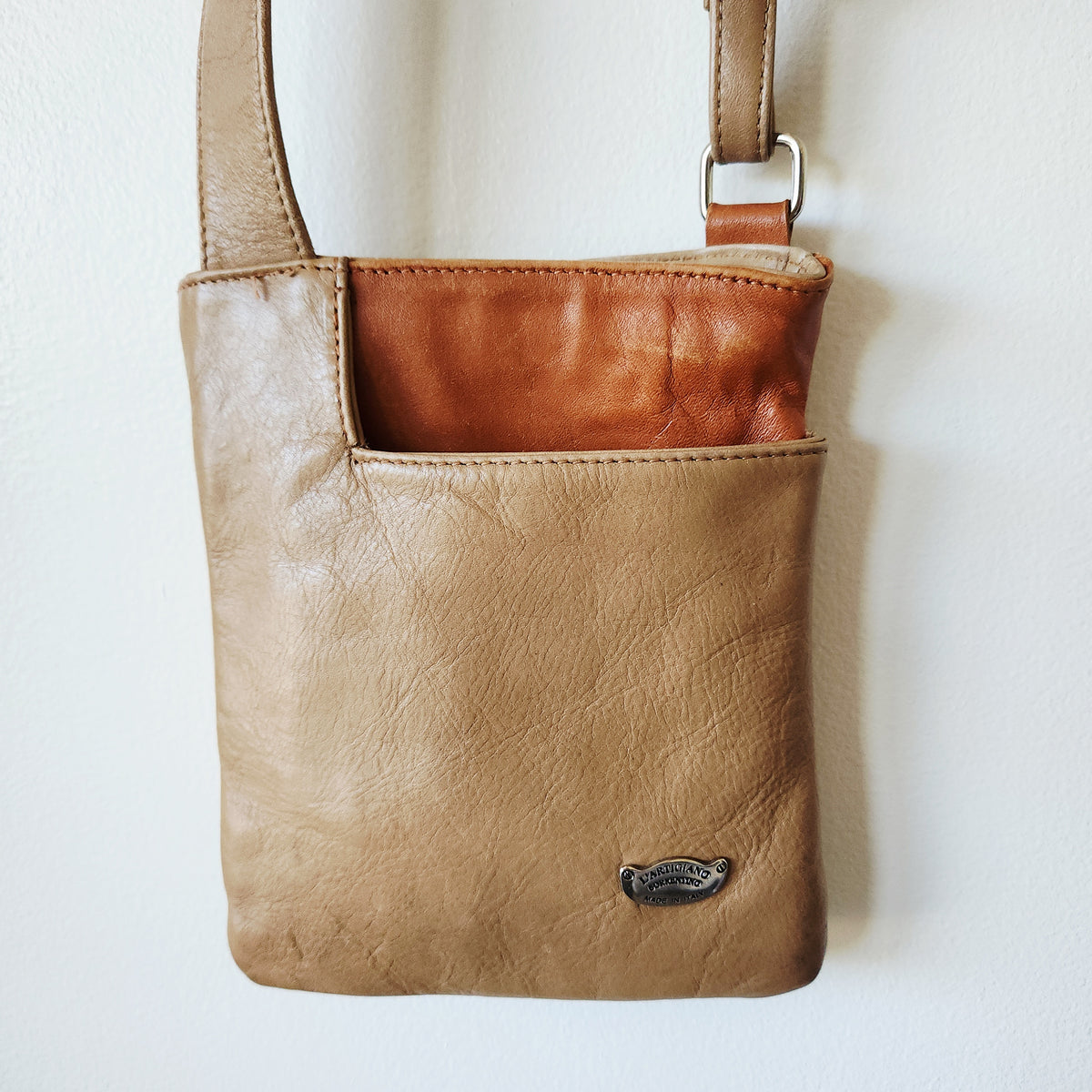 L'Artigiano Leather Crossbody Purse