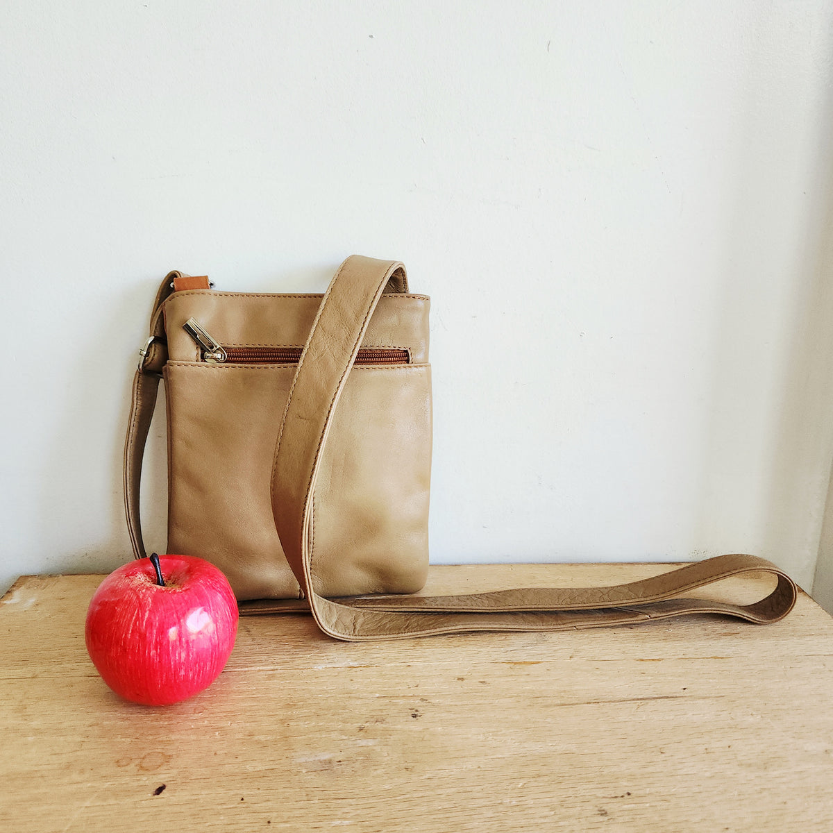 L'Artigiano Leather Crossbody Purse