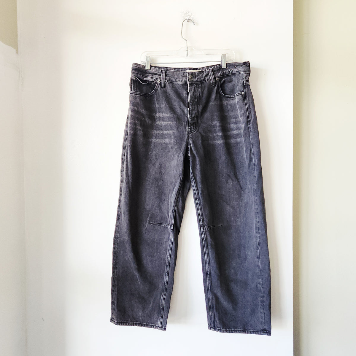 Madewell Washed Black Darted Barrel Leg Jeans - size 30