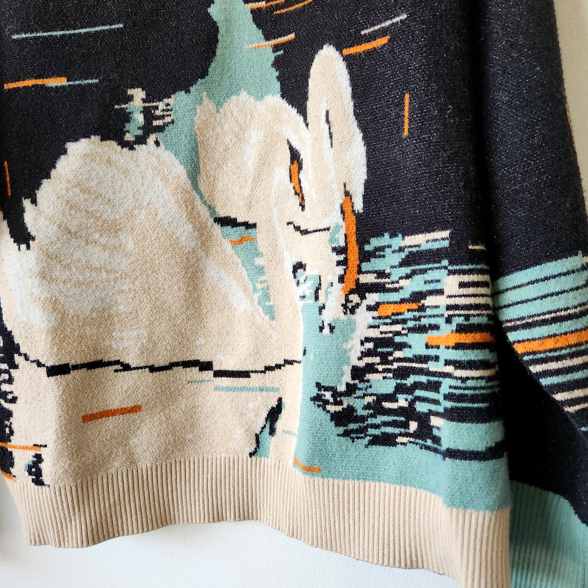 Cider Sweater with Swan Motif - M