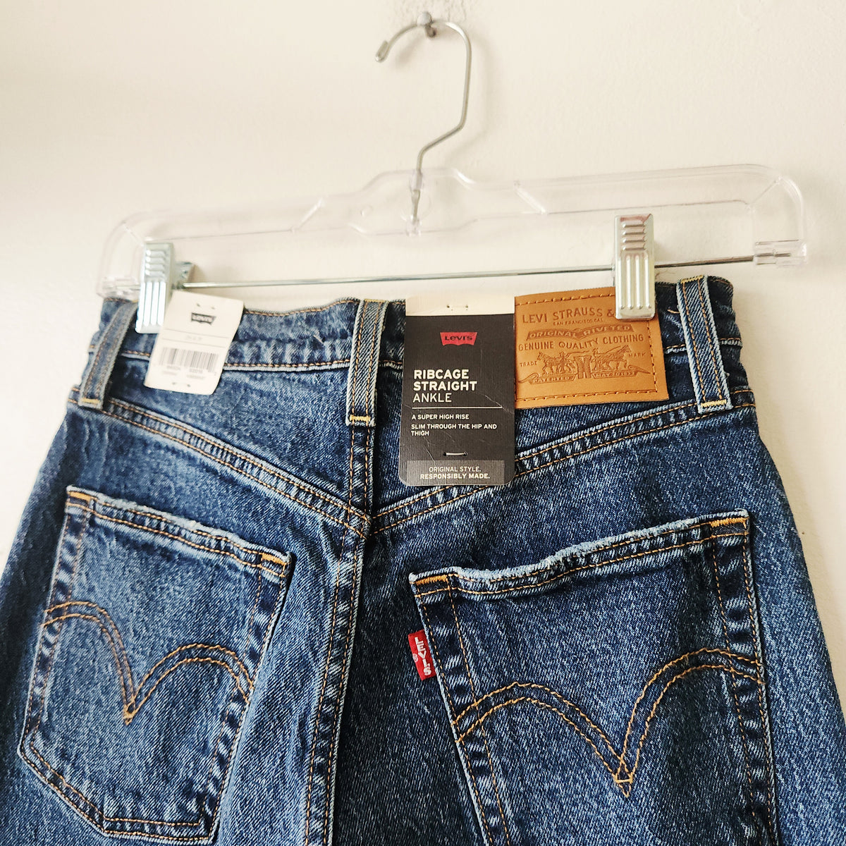 Levi's Ribcage Straight Ankle Jeans with Buttons Fly - size 25 x 31 - New