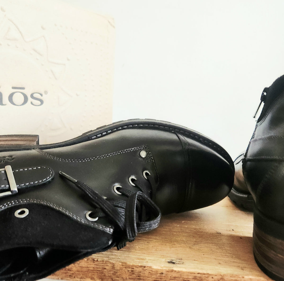 Taos Footware Mini Crave Ankle Boot Lace Up Side Zipper Leather Size 41 NEW