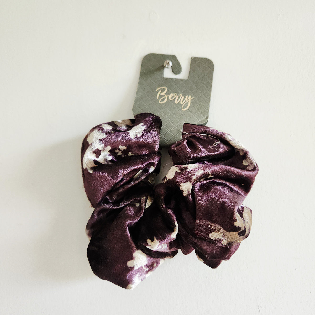 Velvet Scrunchy - New