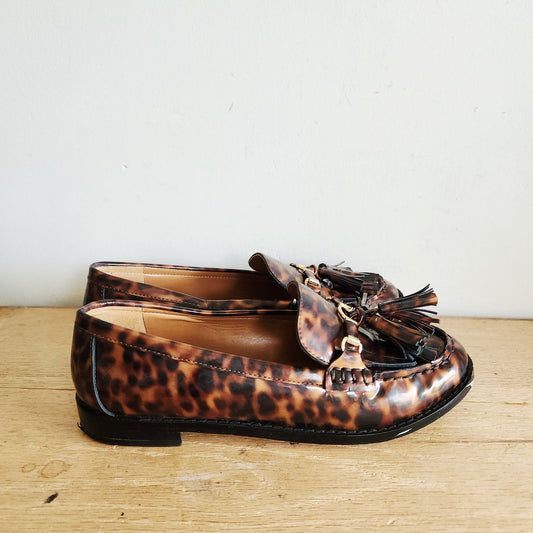 Talbots Tortoise Patent Leather Loafers with Tassles - size 6.5