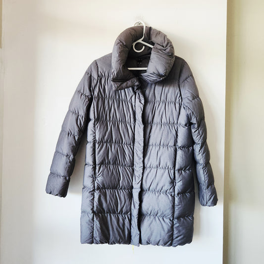 Uniqlo Lightweight Down Fill Puffer Jacket with Storage Pouch - M