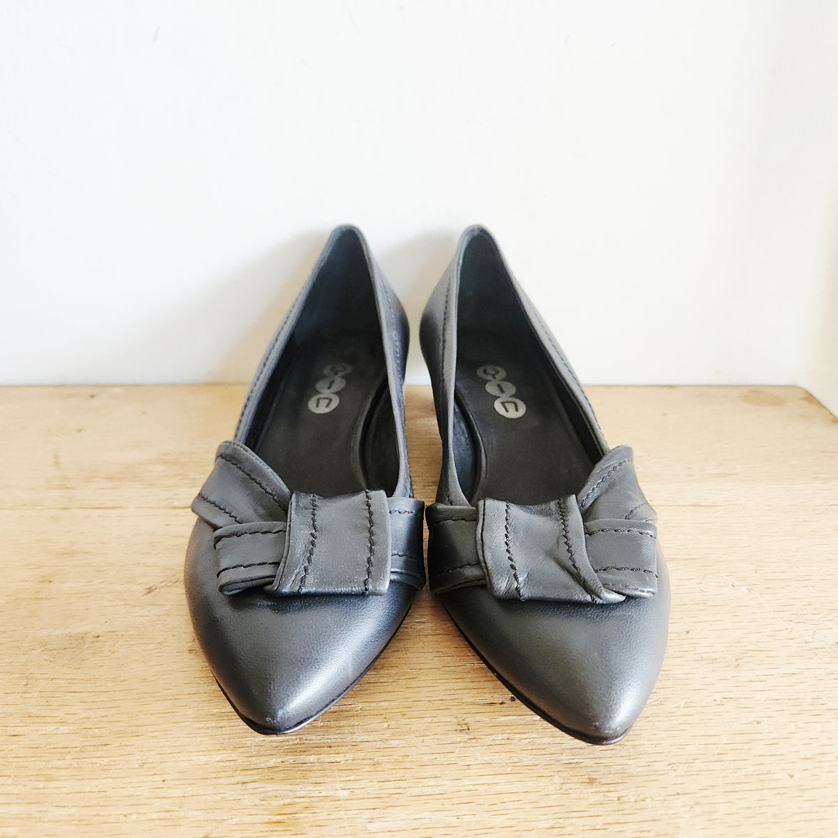 Yin Leather Kitten Heels with Pointed Toe - size 38