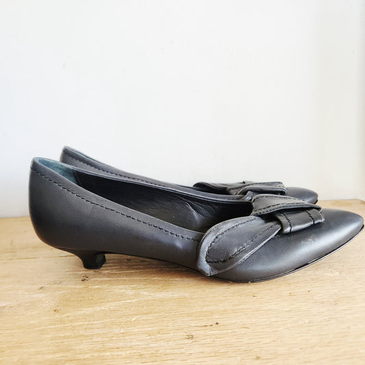 Yin Leather Kitten Heels with Pointed Toe - size 38