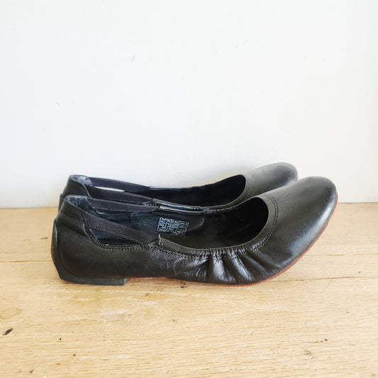 Tsubo Black Leather Flats - size 8.5