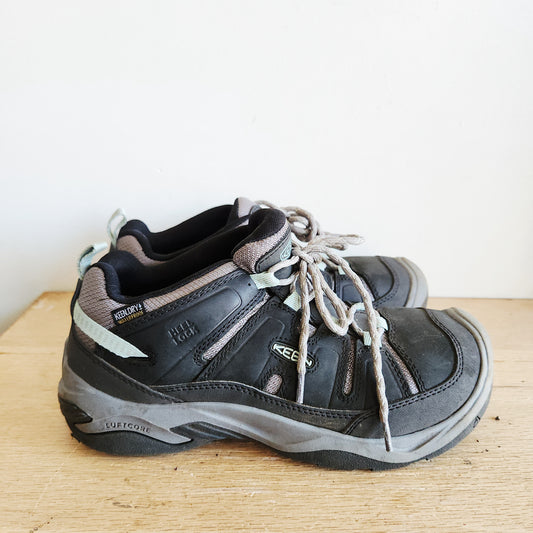 Keen Waterproof Hiking Sneakers - size 8/38.5