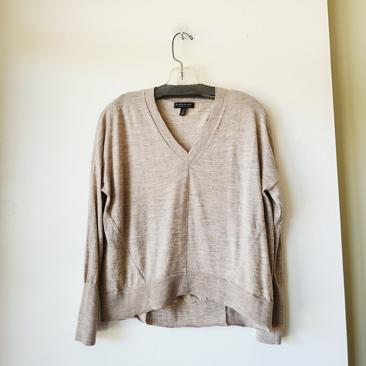 Banana Republic 100% Merino Wool V-Neck Fine Knit Sweater - Petite S